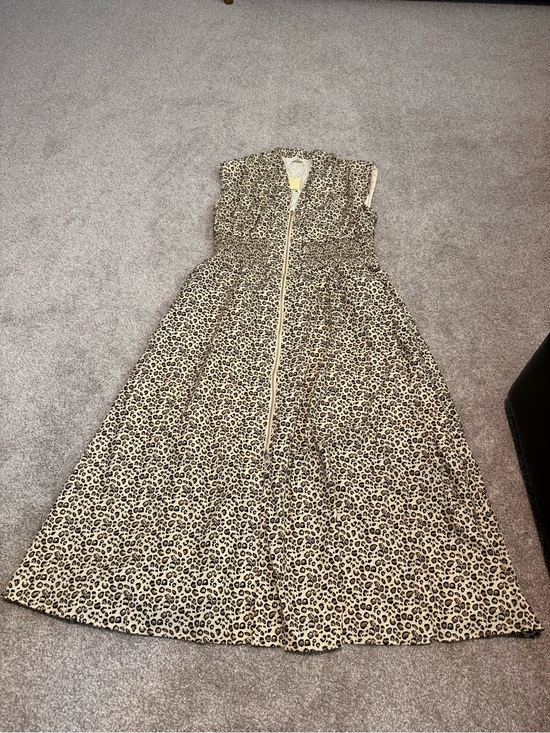 JODIFL Dresses & Skirts - Jodifl Sleeveless Zip-Front Leopard Print Midi Dress - Beige & Black